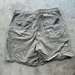 Vintage Eddie Bauer cargo hiking shorts with amazing fit and quality
